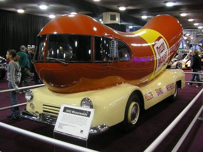 800px-wienermobile-naias-2005