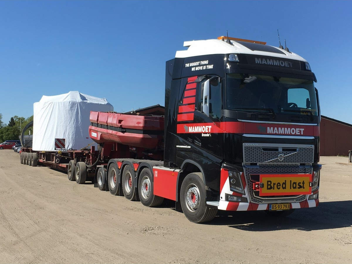 trotter xl 8x4 with add-on axle ╟ mammoet 沃尔沃拖头带附加轴