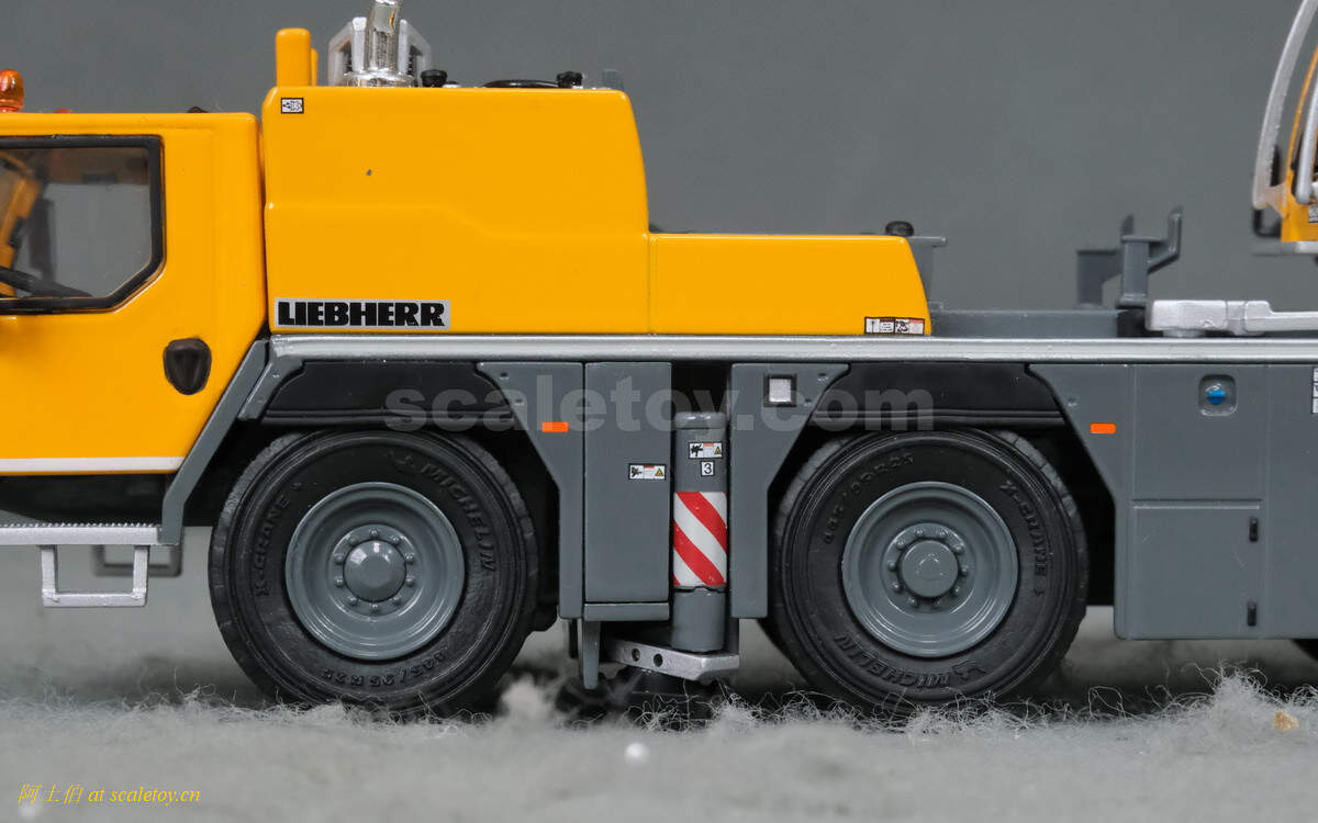 2 all terrain crane 利勃海爾ltm1090全地面起重機