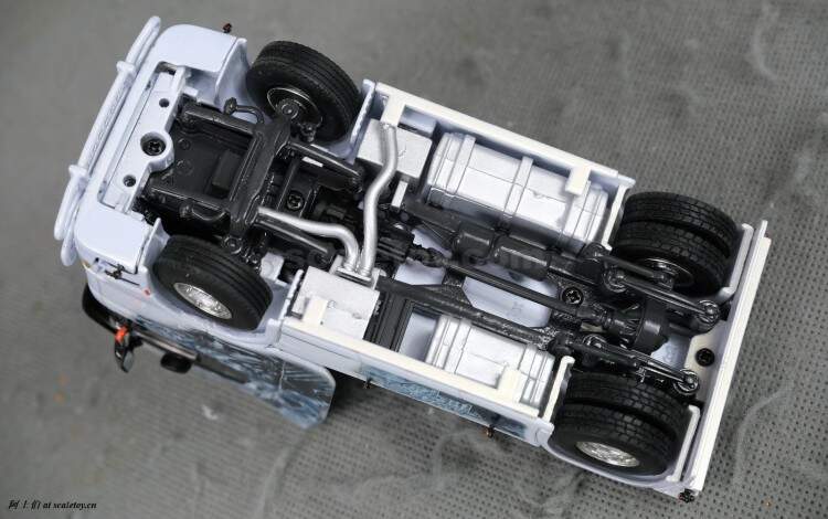 底盘,前轴转向联动,后轴驱动