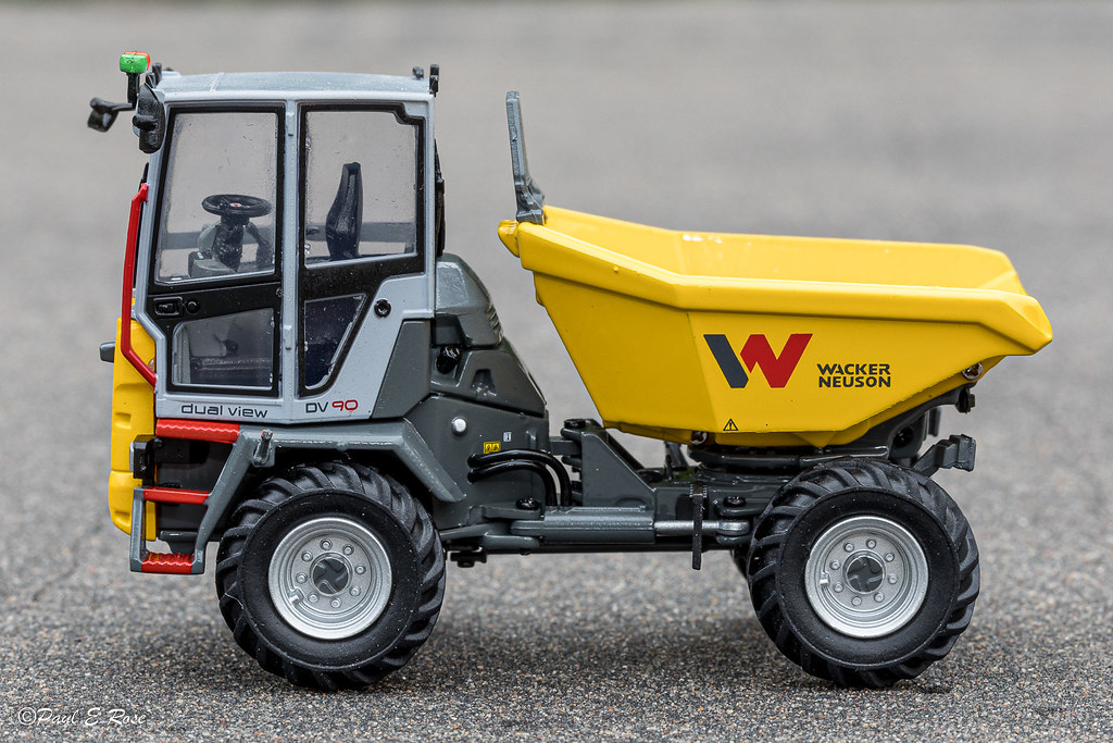 [UNIVERSAL HOBBIES] Wacker Neuson DV90 Dumper