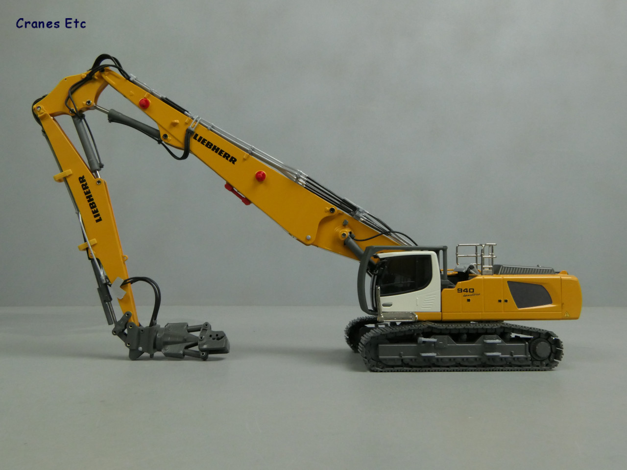 [CONRAD] Liebherr R 940 Demolition Excavator