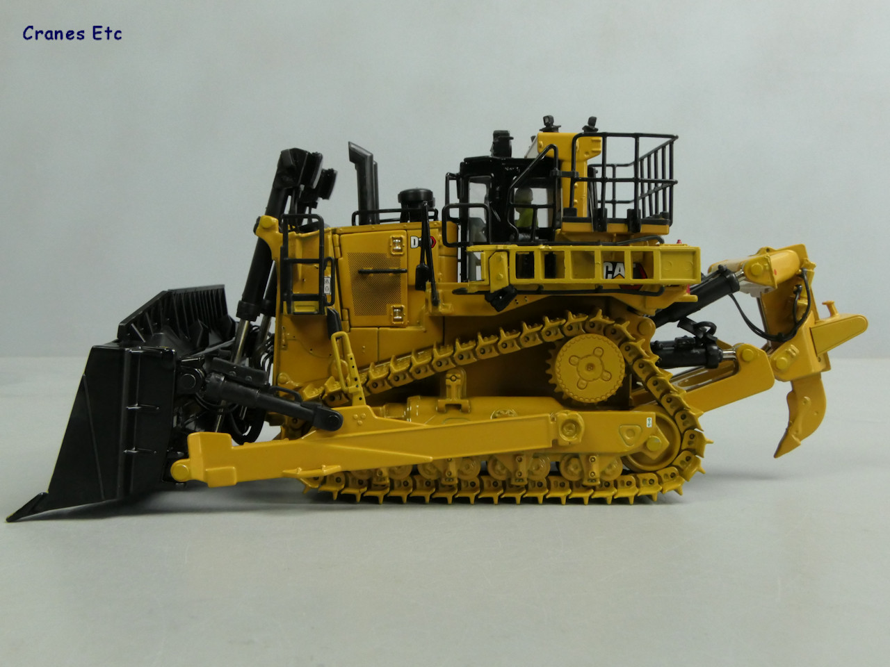 [Diecast Masters] Caterpillar D10 Dozer