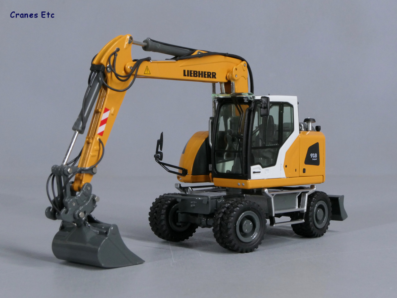 [NZG] Liebherr A 918 Compact Wheeled Excavator