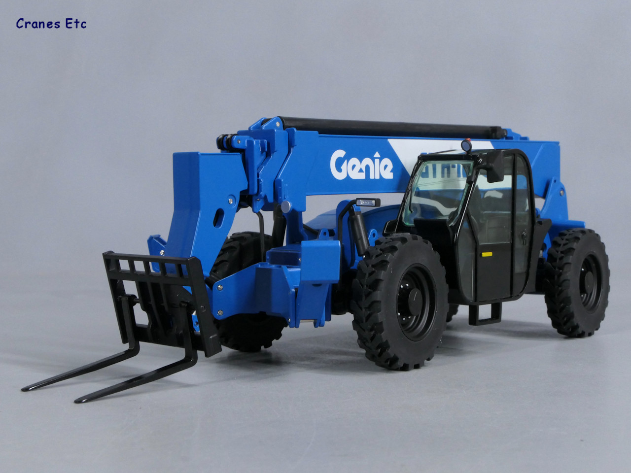[NZG] Genie GTH-1256 Telehandler 1/32