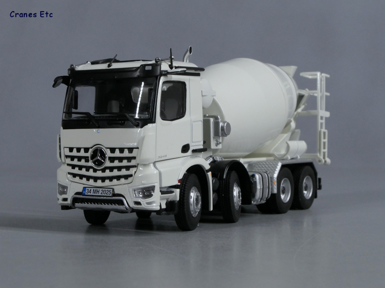 [NZG] Mercedes-Benz Arocs  + Liebherr Concrete Mixer   – White