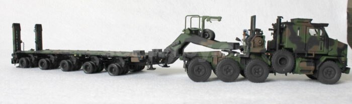 SUPER_800_4-5_GrauerFond_570x0