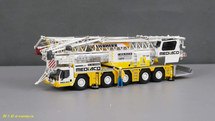 SUPER_800_4-5_GrauerFond_570x0