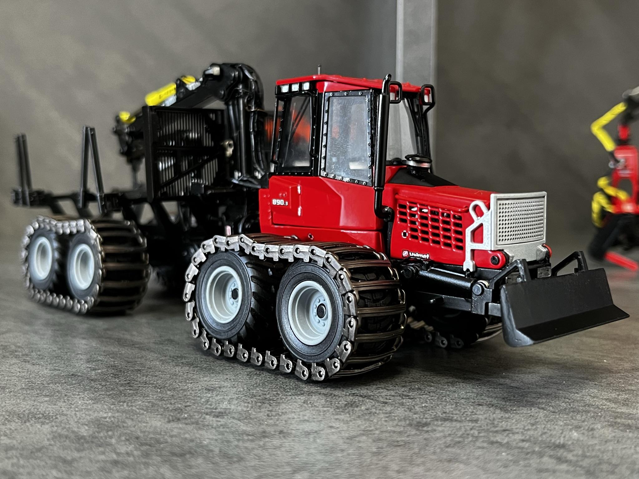 [Sowrd] Komatsu 890.3 木材集运车模型